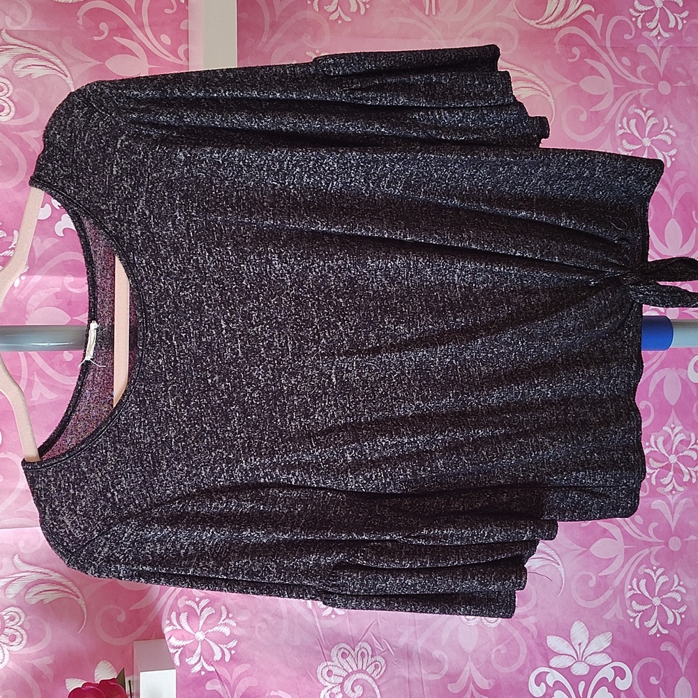 Black and Gray Tie-Front Top